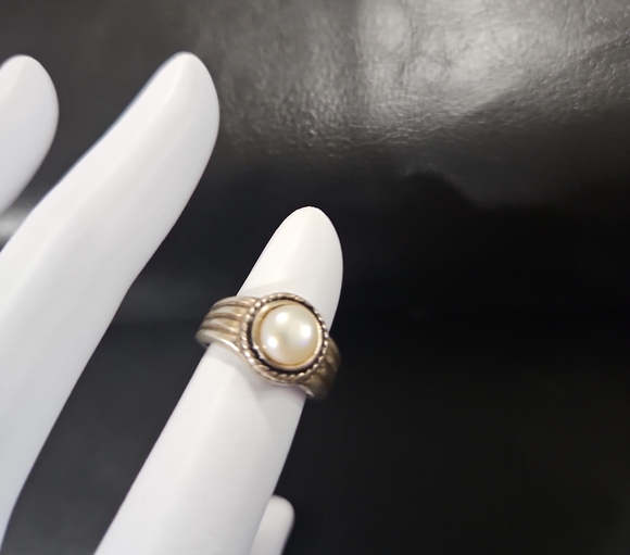 Jewelry - Genuine Pearl Ring in Silver Setting